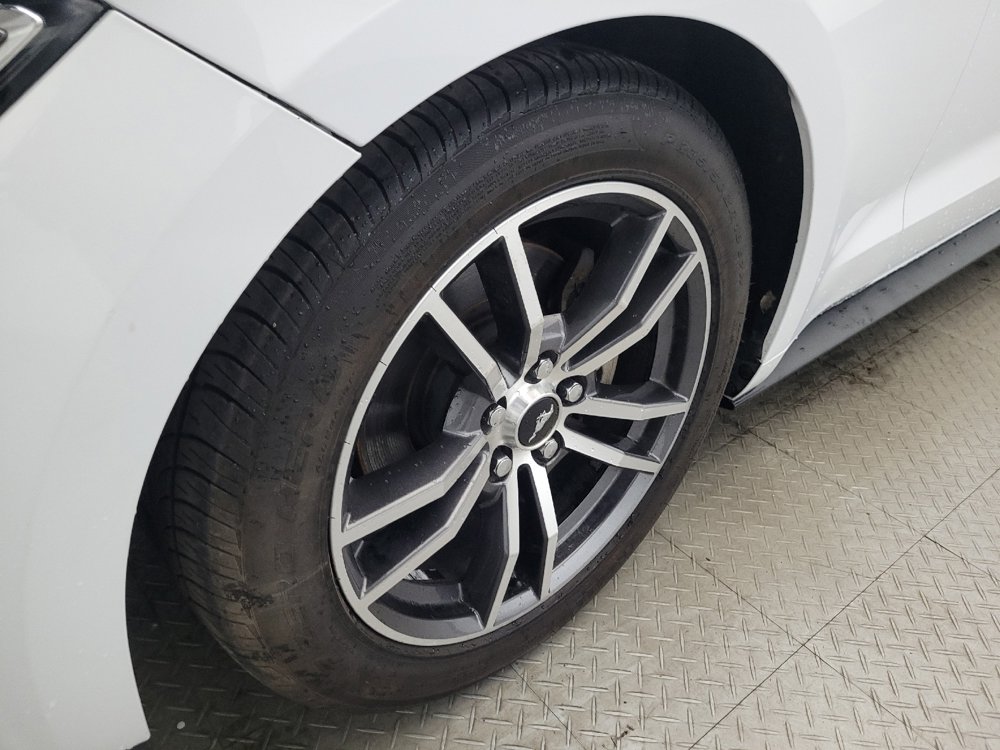 Used 2017 Ford Mustang Premium RWD image 31