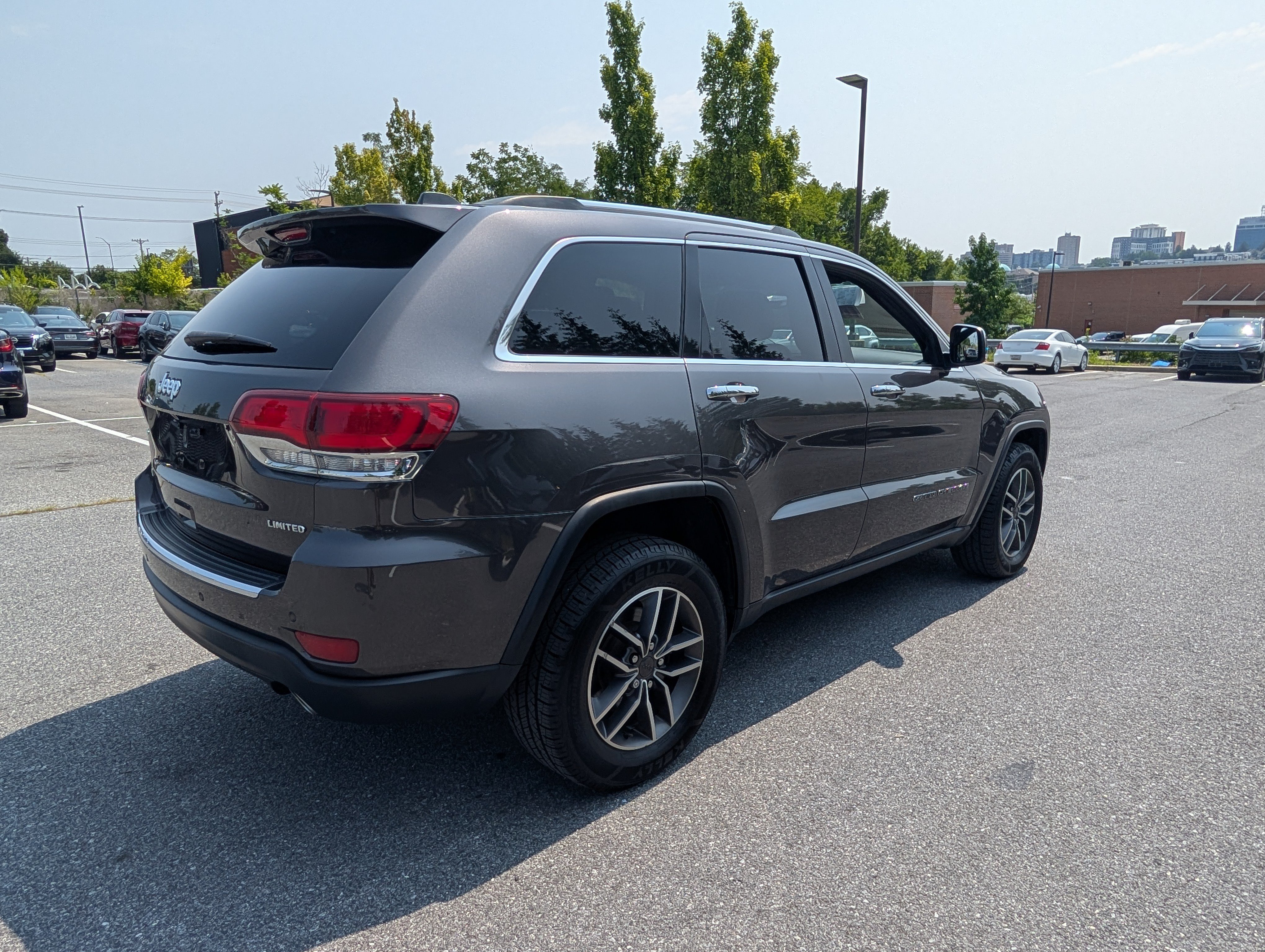 Used 2020 Jeep Grand Cherokee Limited w/ Luxury Group II AWD/4WD image 3