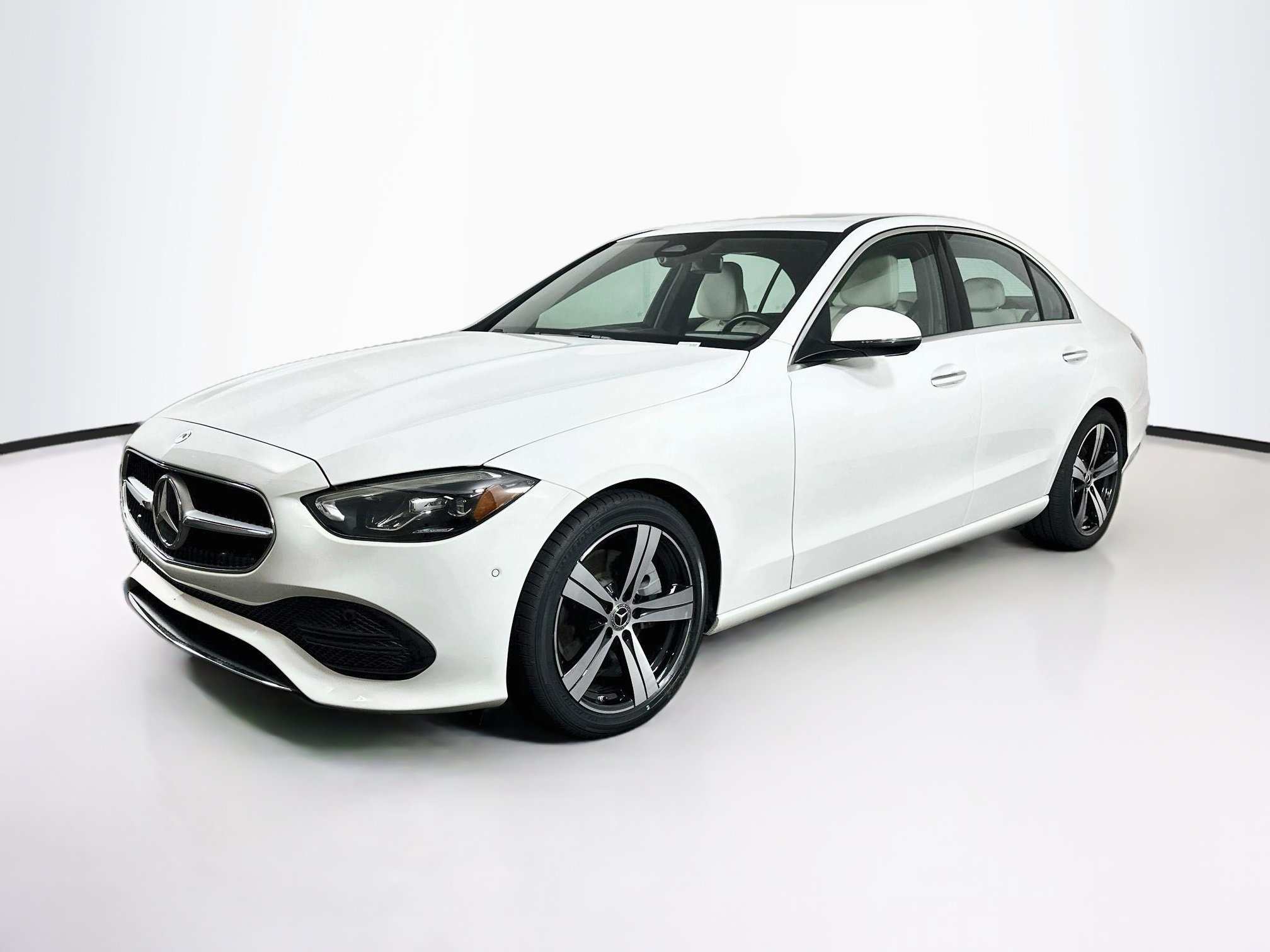 Used 2025 Mercedes-Benz C 300 4MATIC Sedan image 3