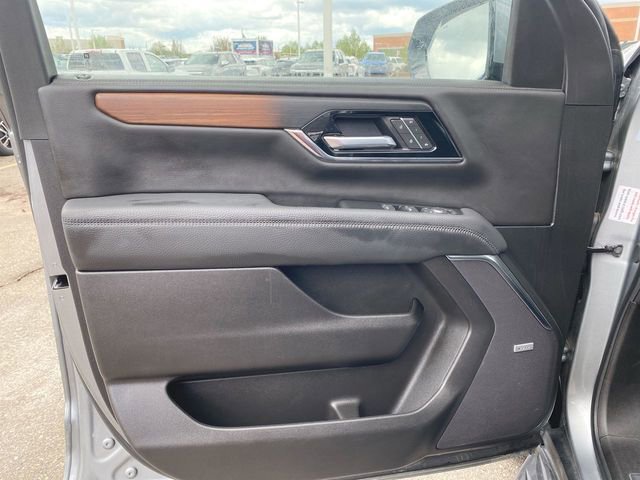 Used 2025 GMC Yukon XL Denali AWD/4WD image 22