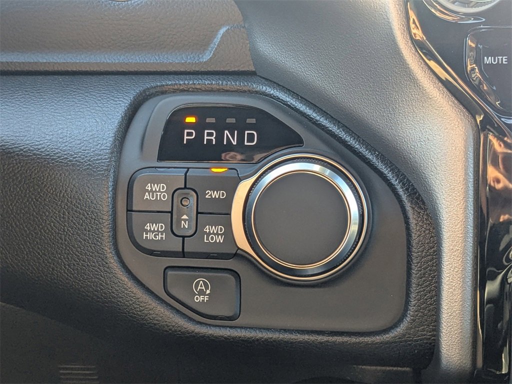 New 2026 RAM 1500 4x4 Crew Cab image 31