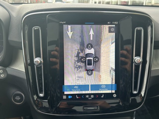 Certified 2025 Volvo XC40 B5 Plus image 24