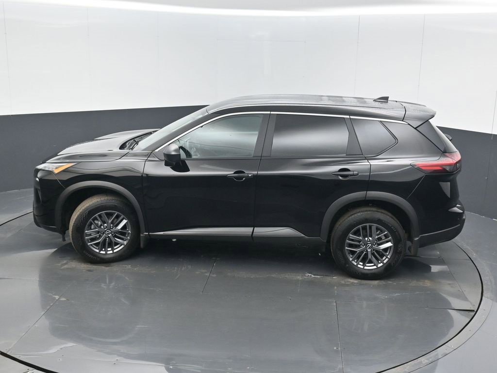 Used 2025 Nissan Rogue S image 40