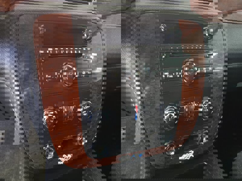 Used 2011 Chevrolet Avalanche LS image 18