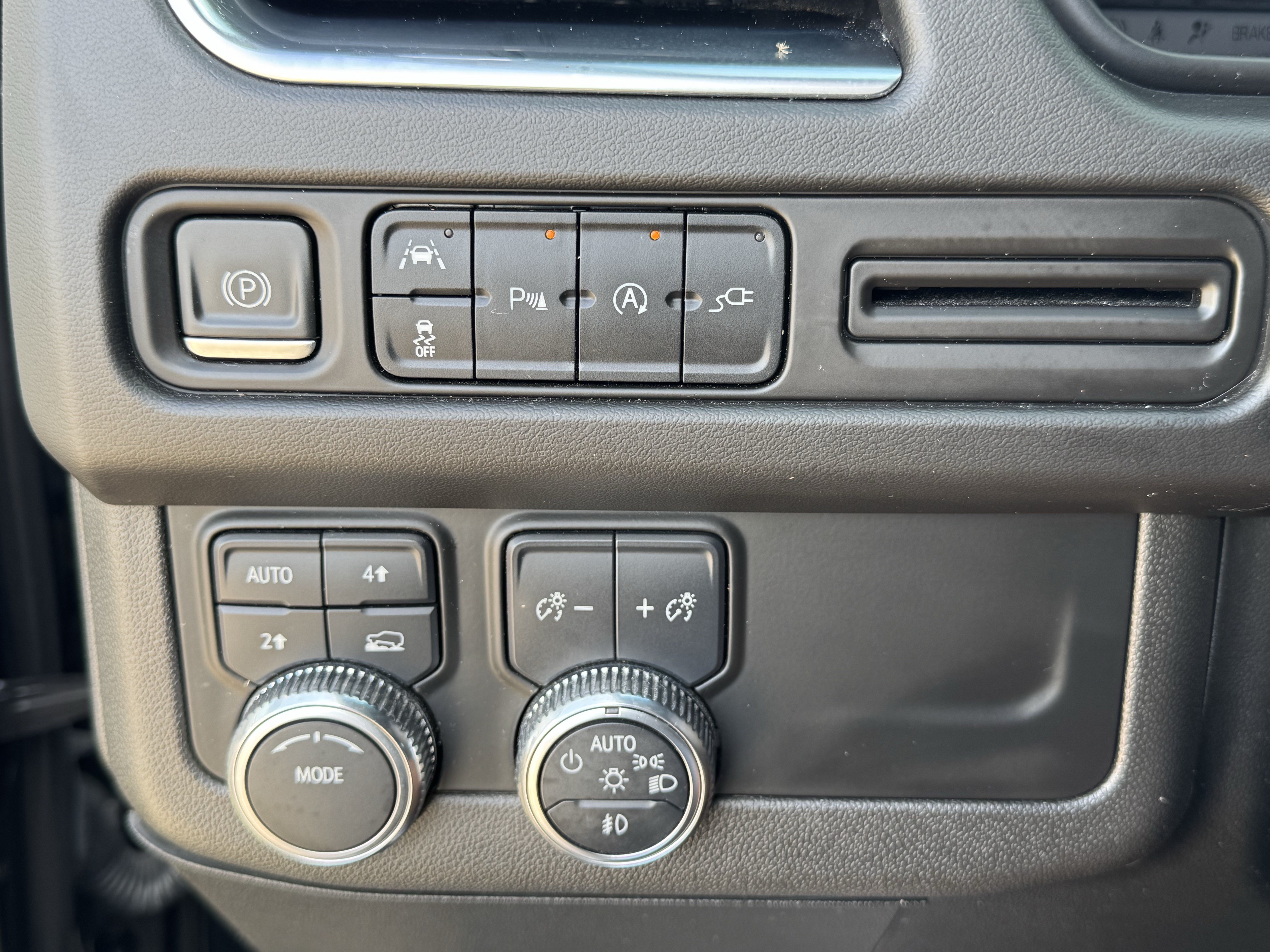 Used 2022 GMC Yukon SLT AWD/4WD image 15
