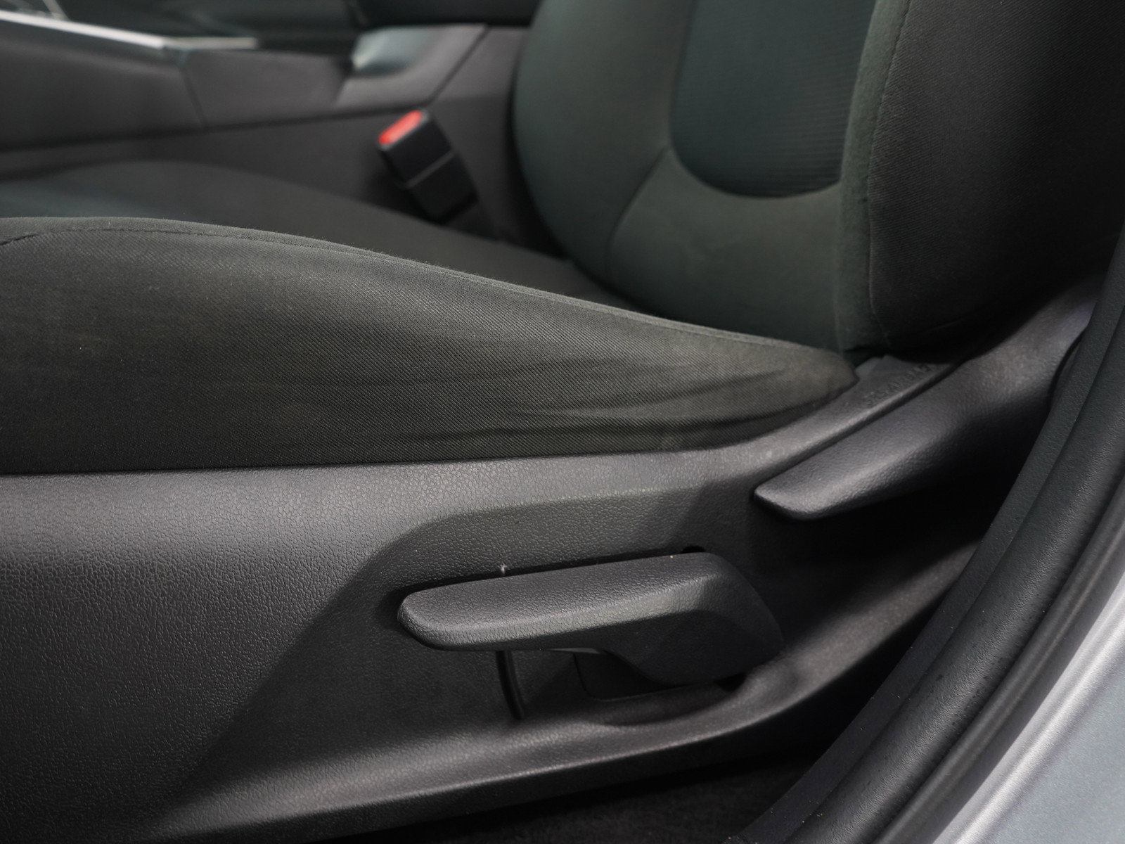 Used 2021 Toyota RAV4 LE image 21