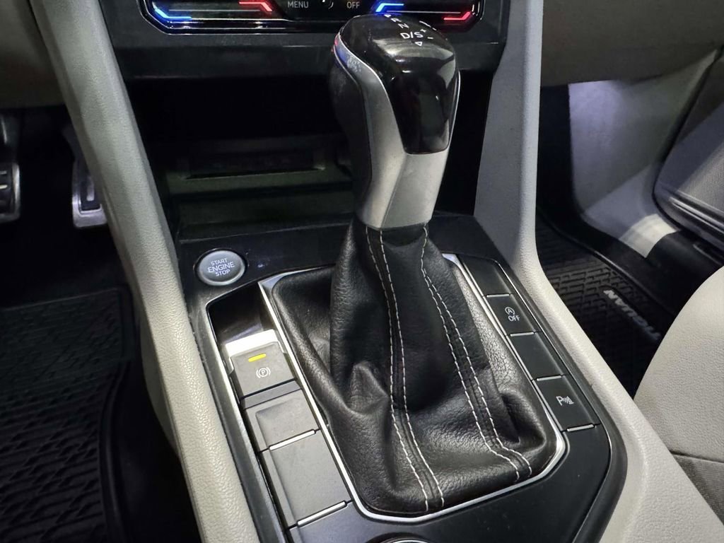 Used 2023 Volkswagen Tiguan SE R-Line image 29