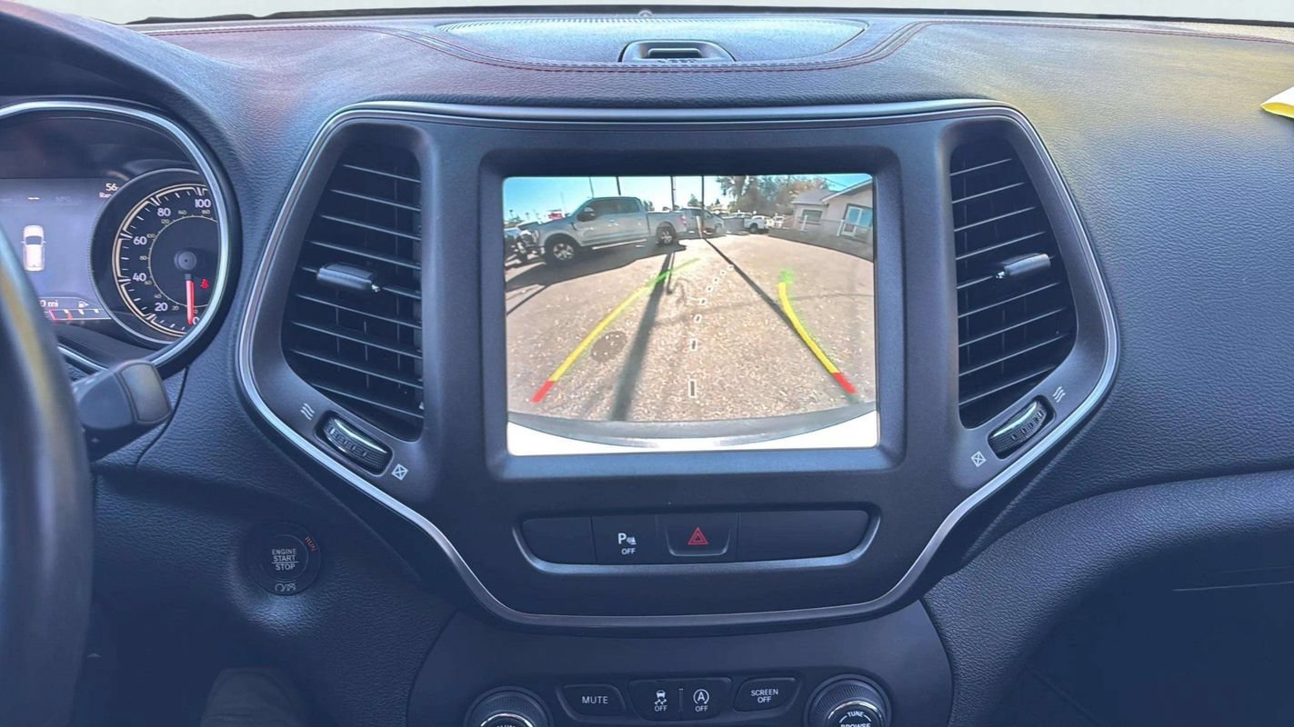 Used 2019 Jeep Cherokee Trailhawk w/ Comfort/Convenience Group AWD/4WD image 12