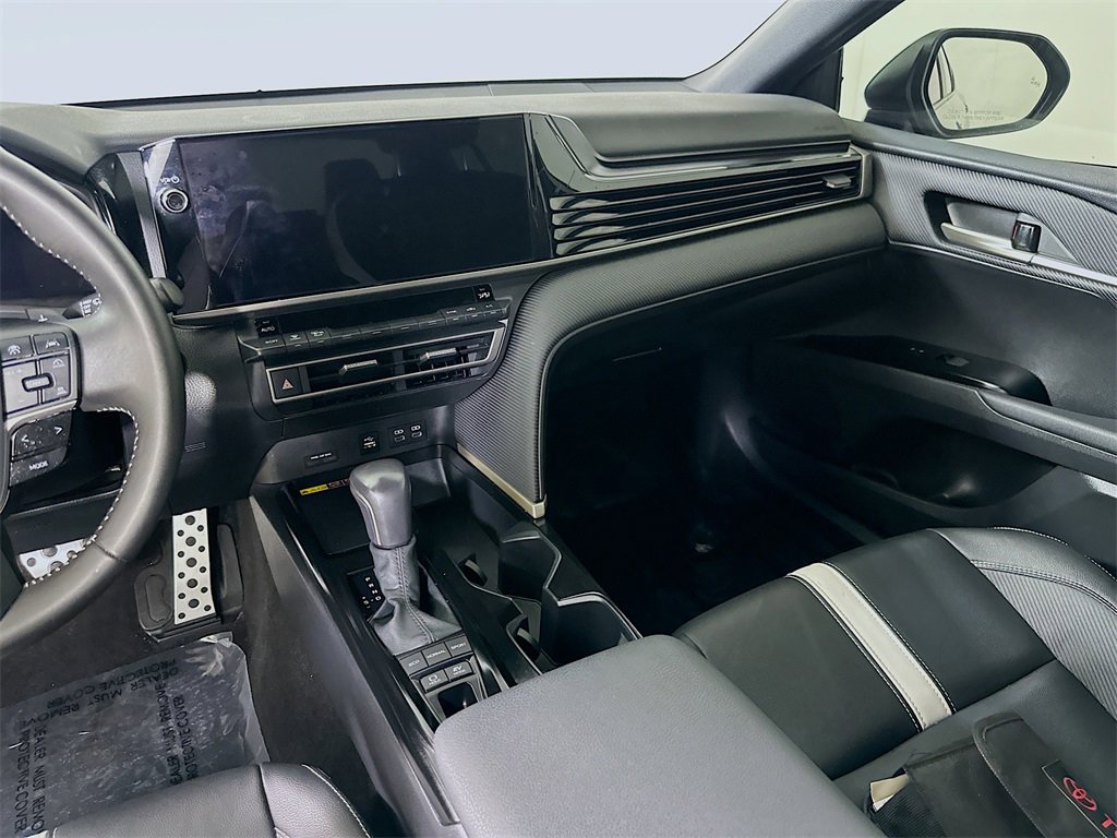 Used 2025 Toyota Camry SE image 19