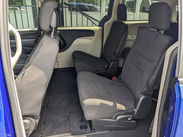 Used 2020 Dodge Grand Caravan SE w/ UConnect Hands-Free Group FWD image 11