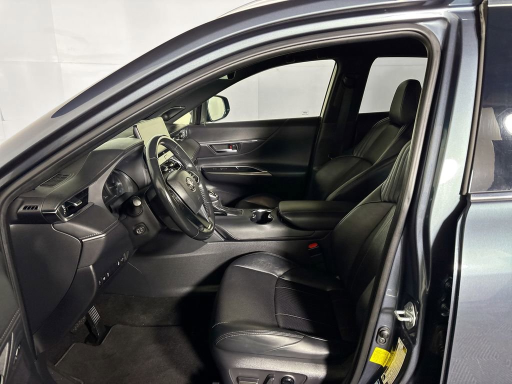 Used 2021 Toyota Venza XLE w/ Softex Package image 11