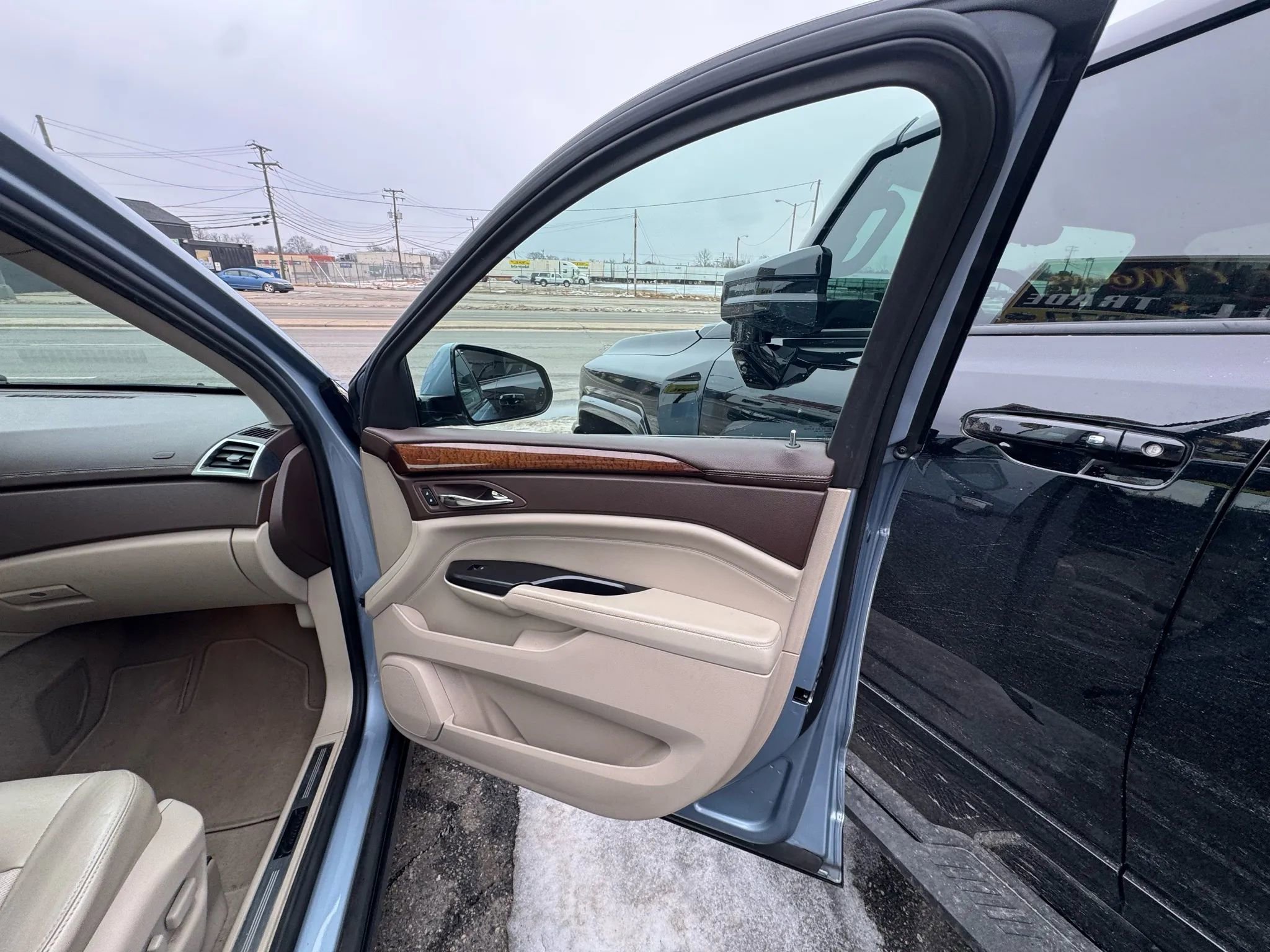 Used 2013 Cadillac SRX Luxury w/ Driver Awareness Package AWD/4WD image 20