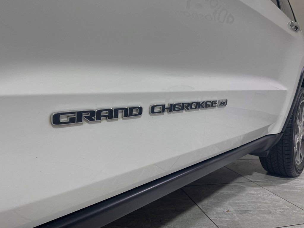 Used 2022 Jeep Grand Cherokee Limited image 9