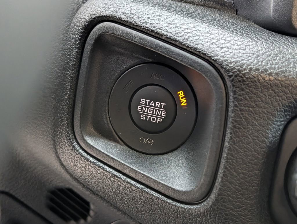 Used 2025 Jeep Wrangler Sport AWD/4WD image 16