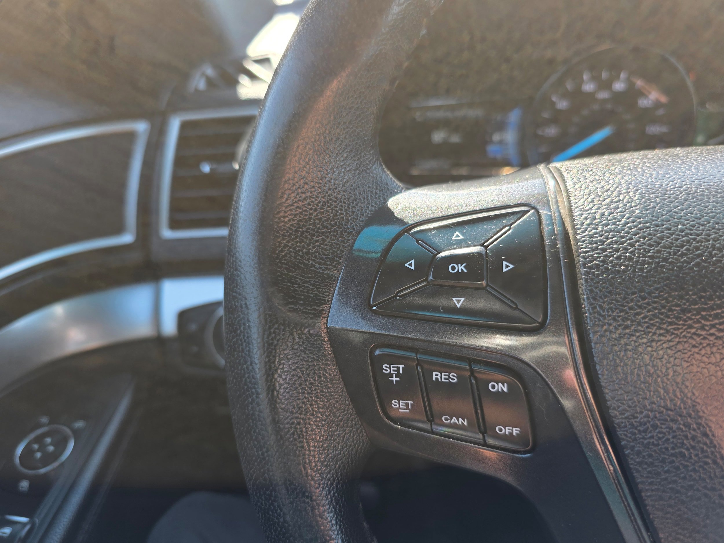 Used 2017 Ford Explorer XLT w/ Equipment Group 202A AWD/4WD image 16