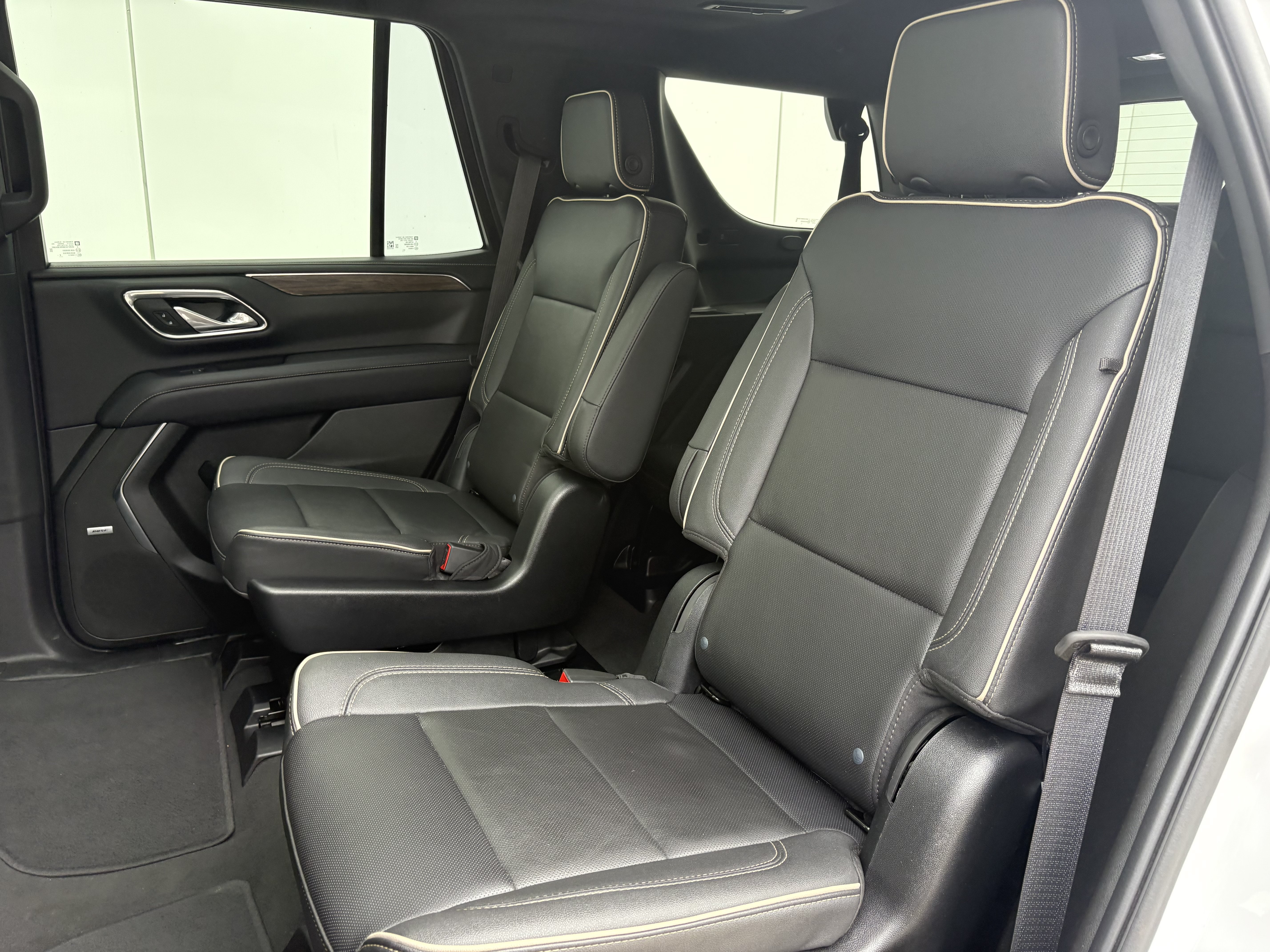 Used 2023 Chevrolet Tahoe Premier w/ Premium Package AWD/4WD image 13