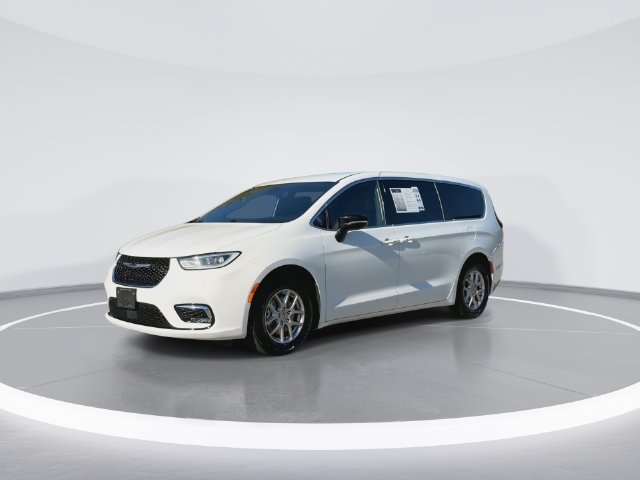 Used 2025 Chrysler Pacifica Select FWD image 4