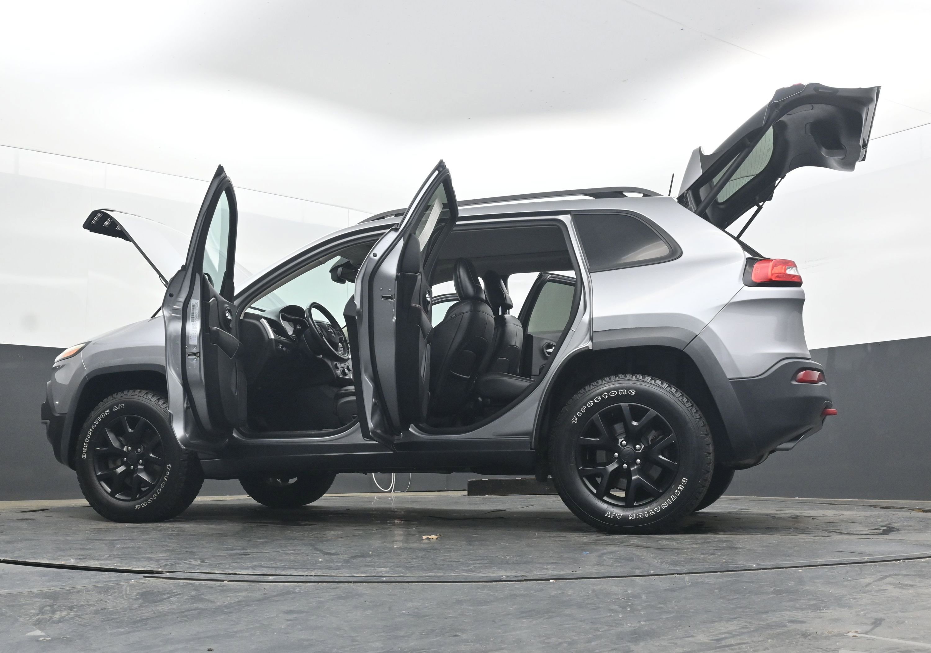 Used 2016 Jeep Cherokee Trailhawk w/ Comfort/Convenience Group AWD/4WD image 42