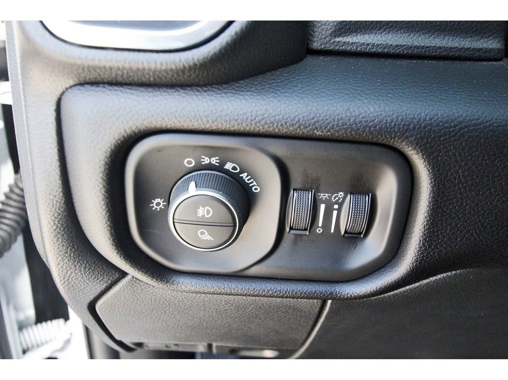 Used 2026 RAM 2500 Laramie AWD/4WD image 19