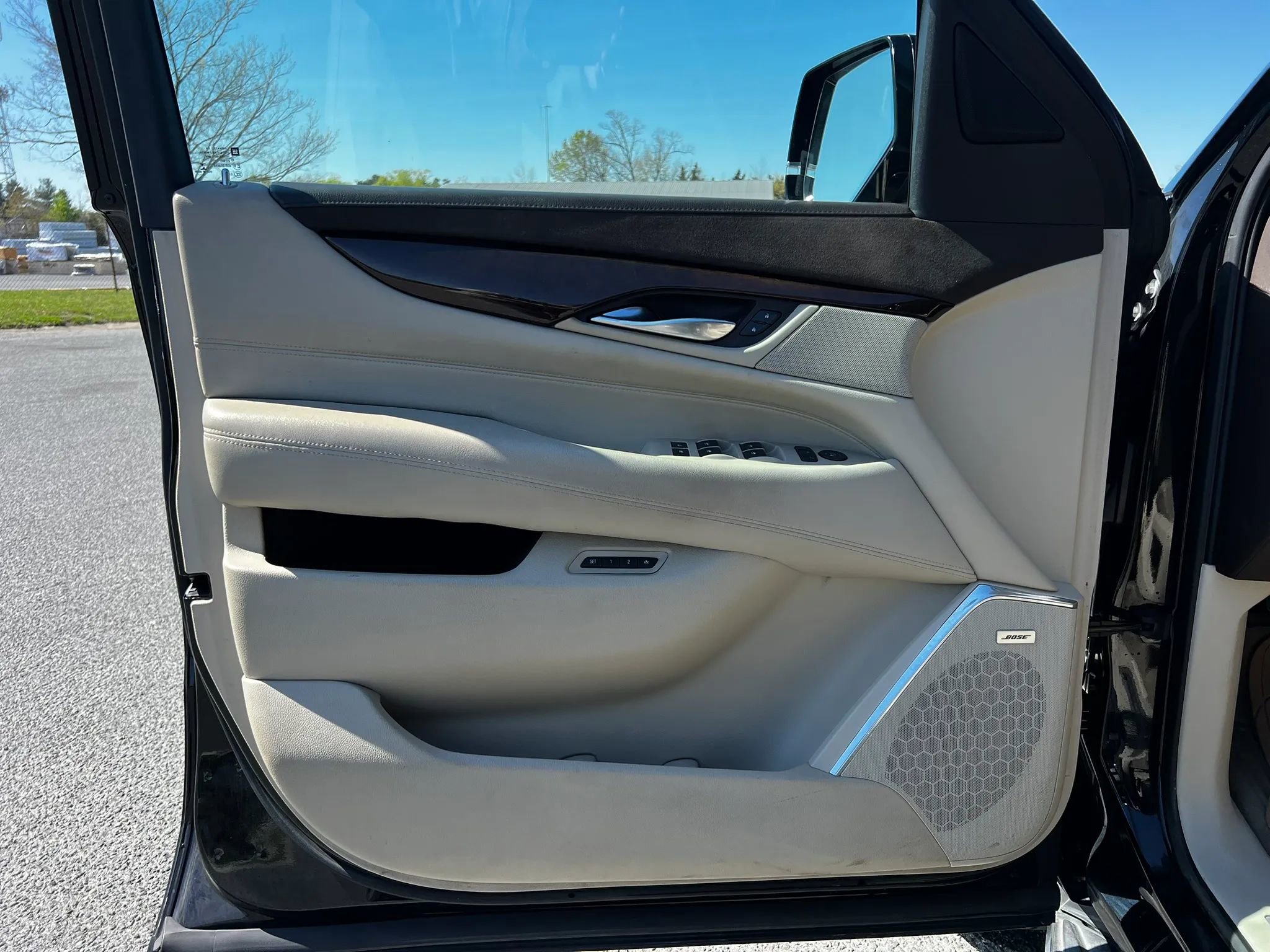 Used 2017 Cadillac Escalade Premium Luxury AWD/4WD image 26