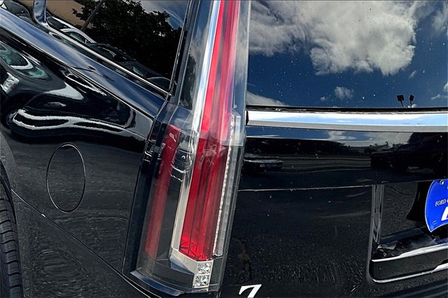 Used 2015 Cadillac Escalade Premium image 26