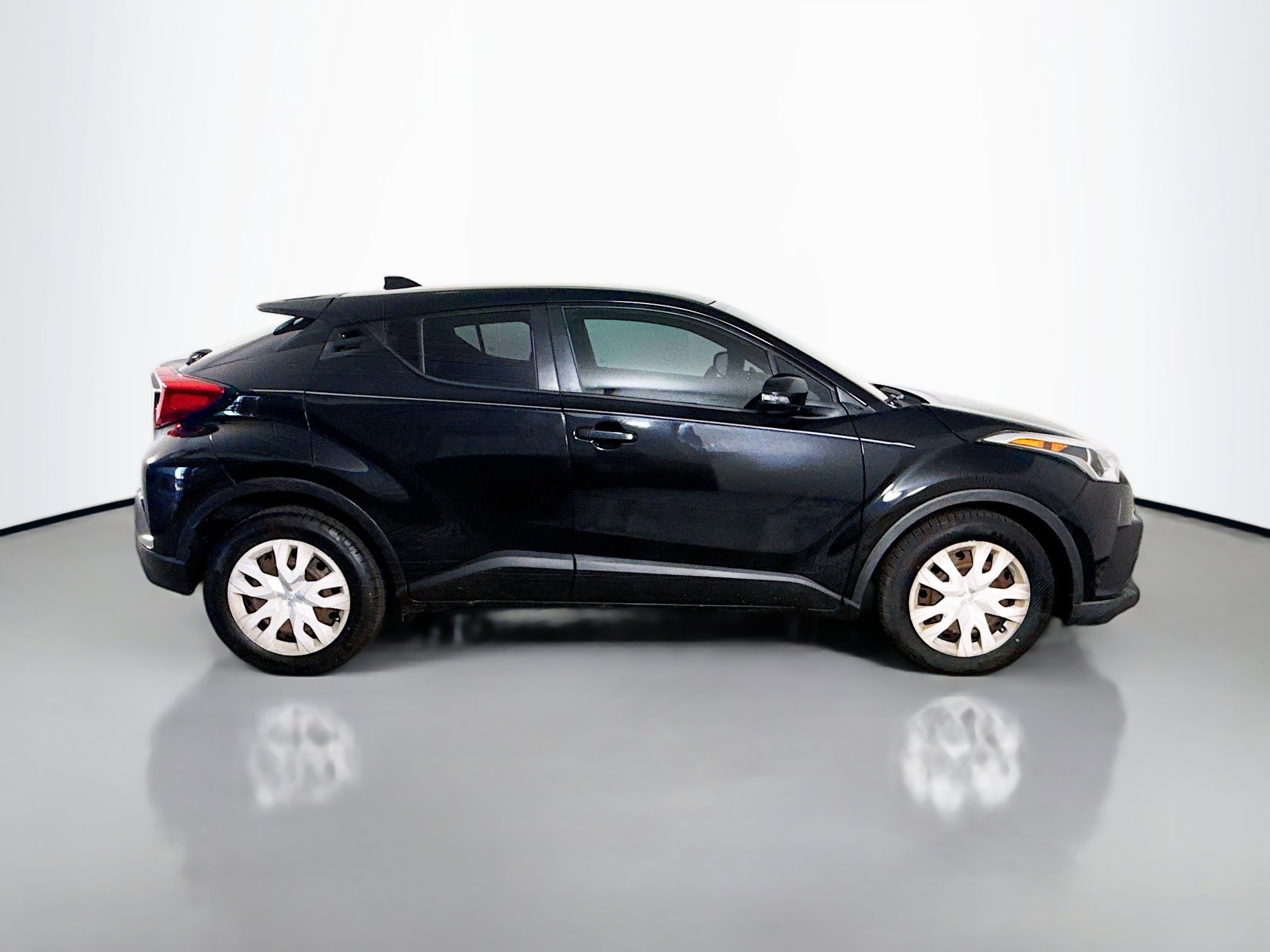 Used 2019 Toyota C-HR LE image 11