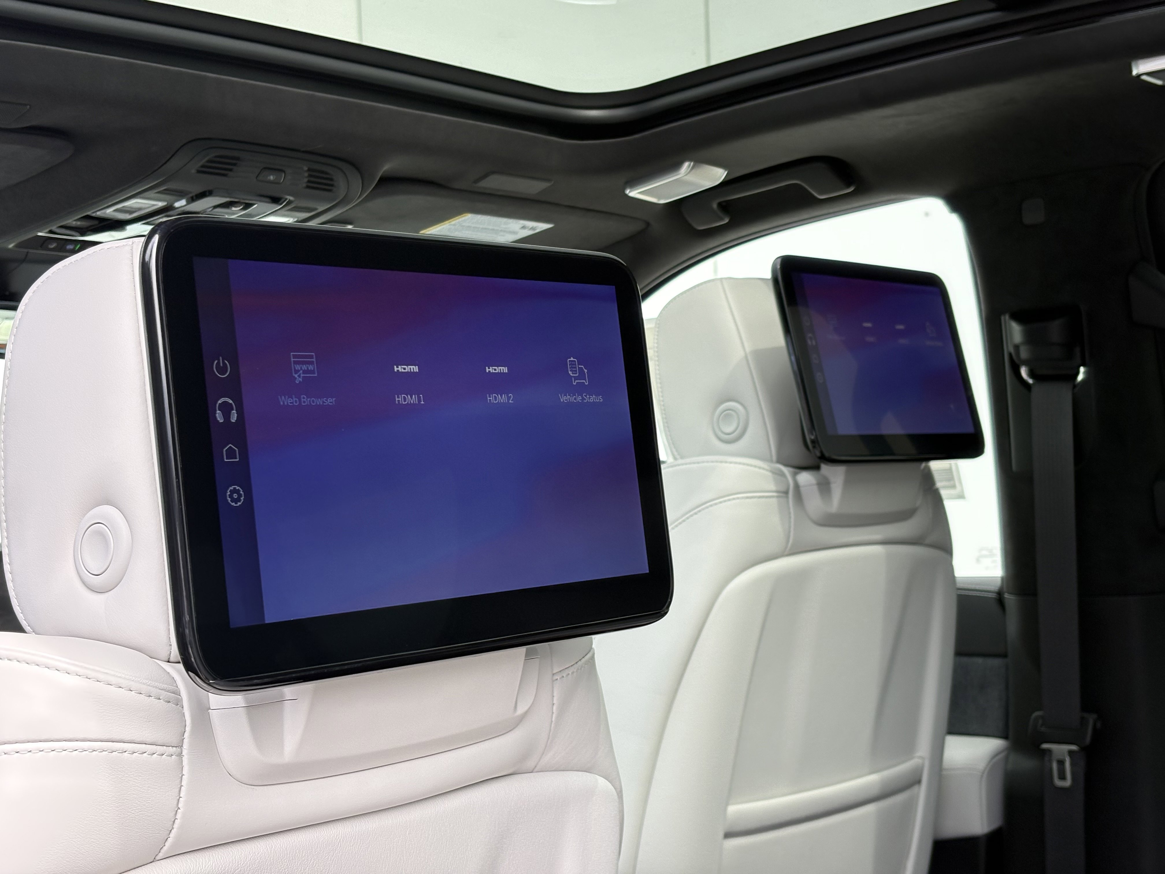 New 2026 Cadillac Escalade ESV Platinum Sport w/ LPO, ONYX Package AWD/4WD image 11