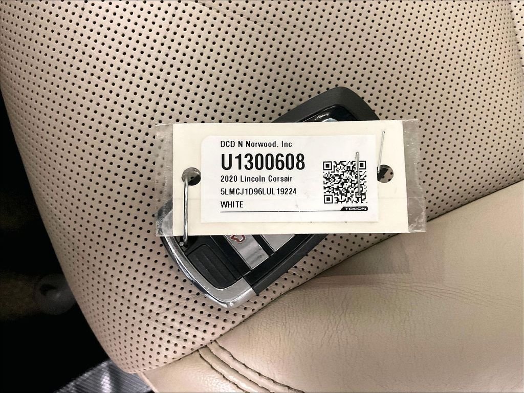 Used 2020 Lincoln Corsair AWD w/ Premium Package image 31