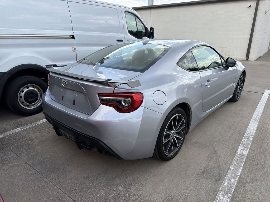Used 2019 Toyota 86 RWD image 2