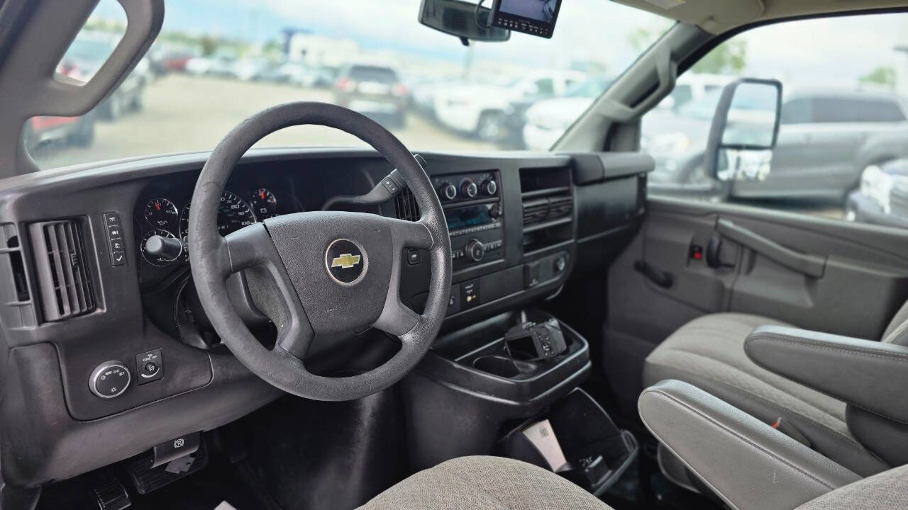 Used 2017 Chevrolet Express 3500 w/ Chrome Appearance Package image 12
