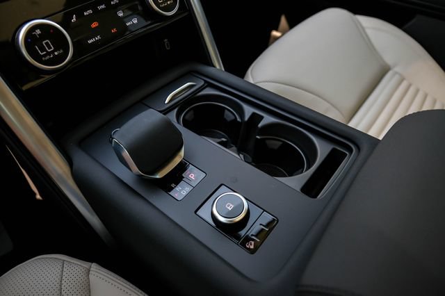 New 2026 Land Rover Discovery S AWD/4WD image 31