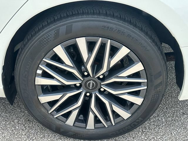Used 2025 Nissan Altima 2.5 SV FWD image 31