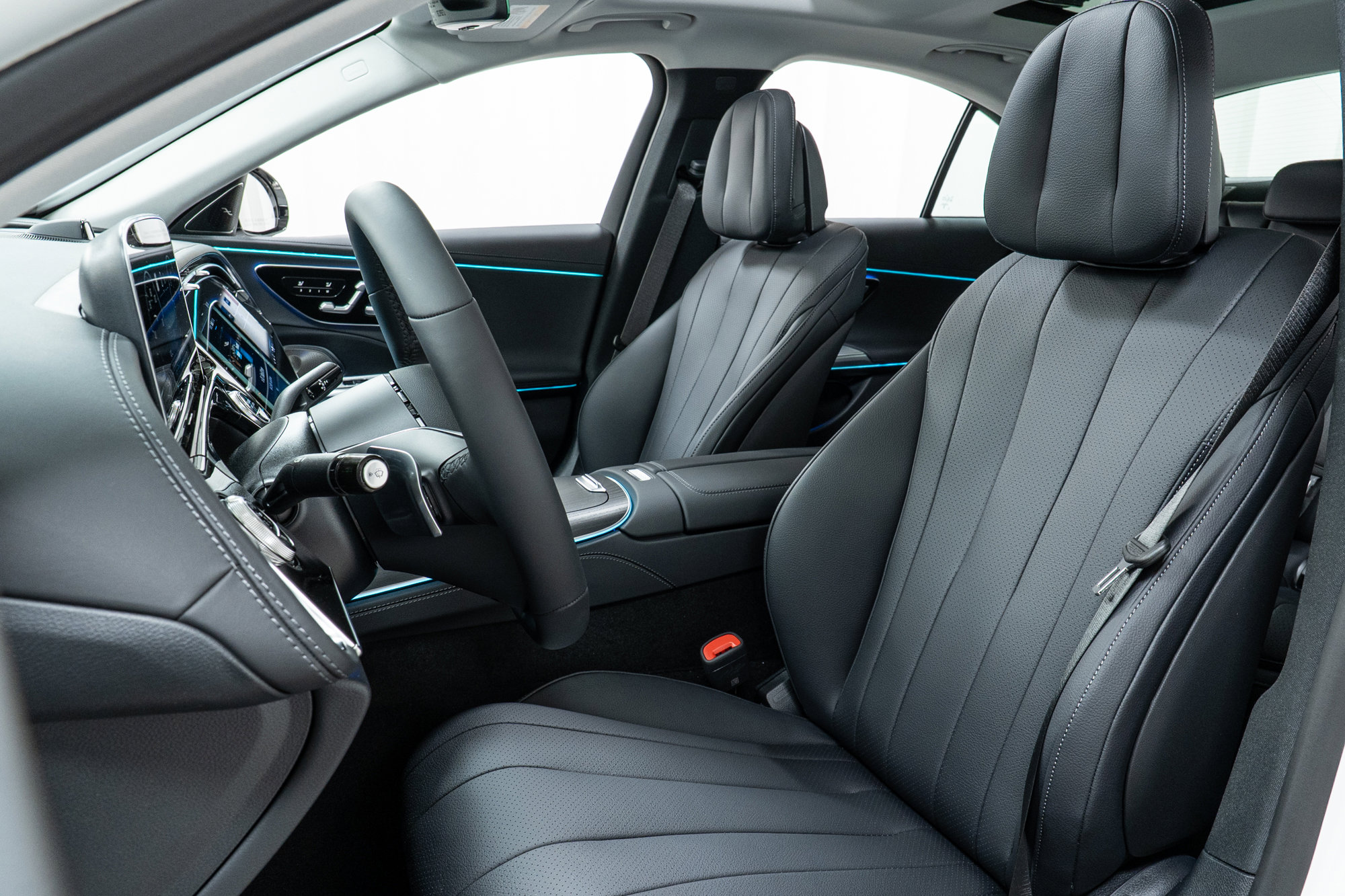 New 2025 Mercedes-Benz E 350 4MATIC Sedan image 14