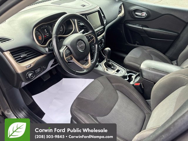 Used 2015 Jeep Cherokee Latitude w/ Comfort/Convenience Group AWD/4WD image 14