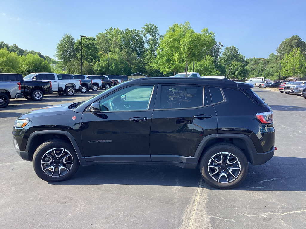 Used 2024 Jeep Compass Trailhawk AWD/4WD image 6