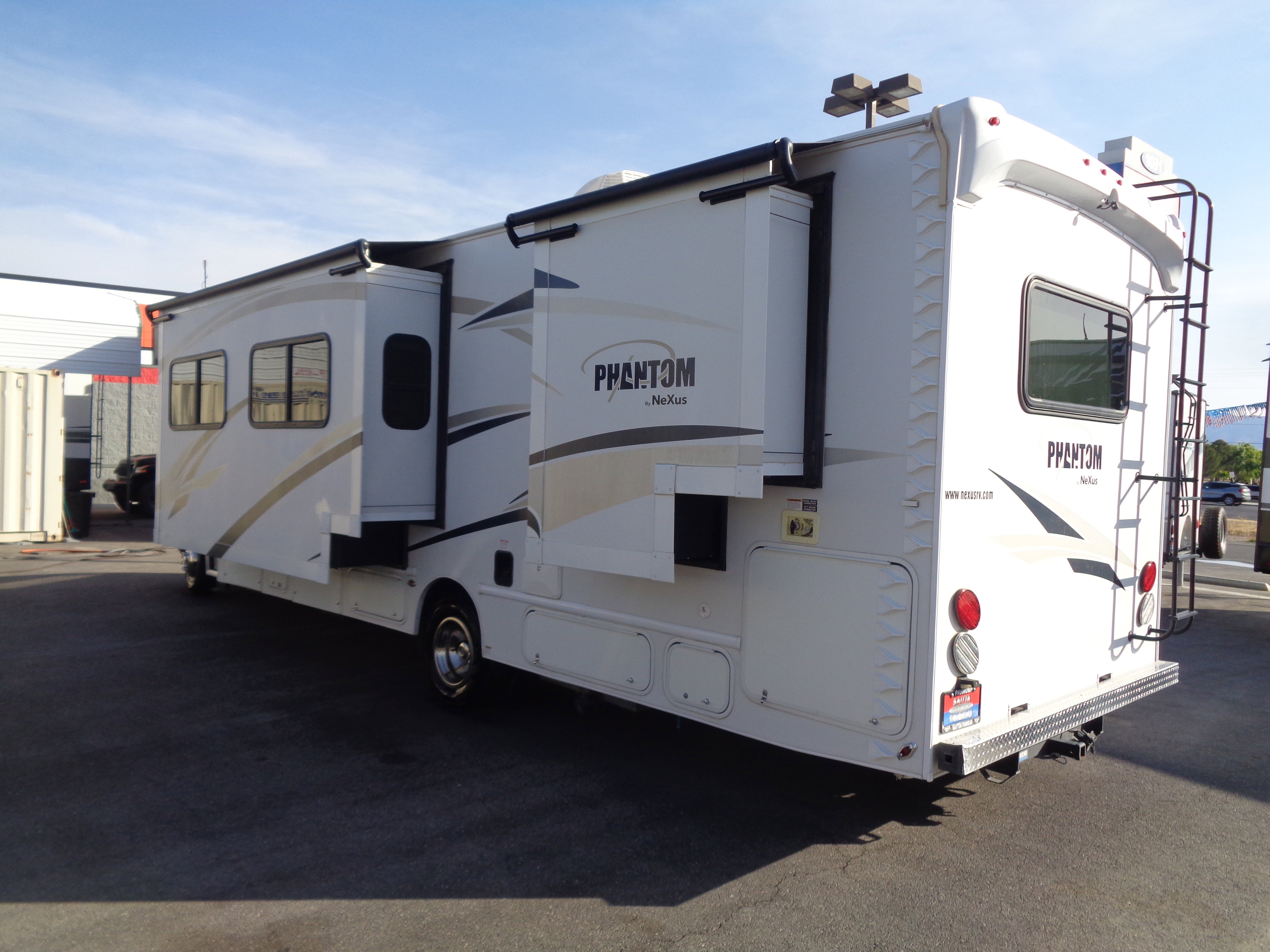 Used 2018 Ford E-450 and Econoline 450 Super Duty w/ Motorhome Prep Package RWD image 14