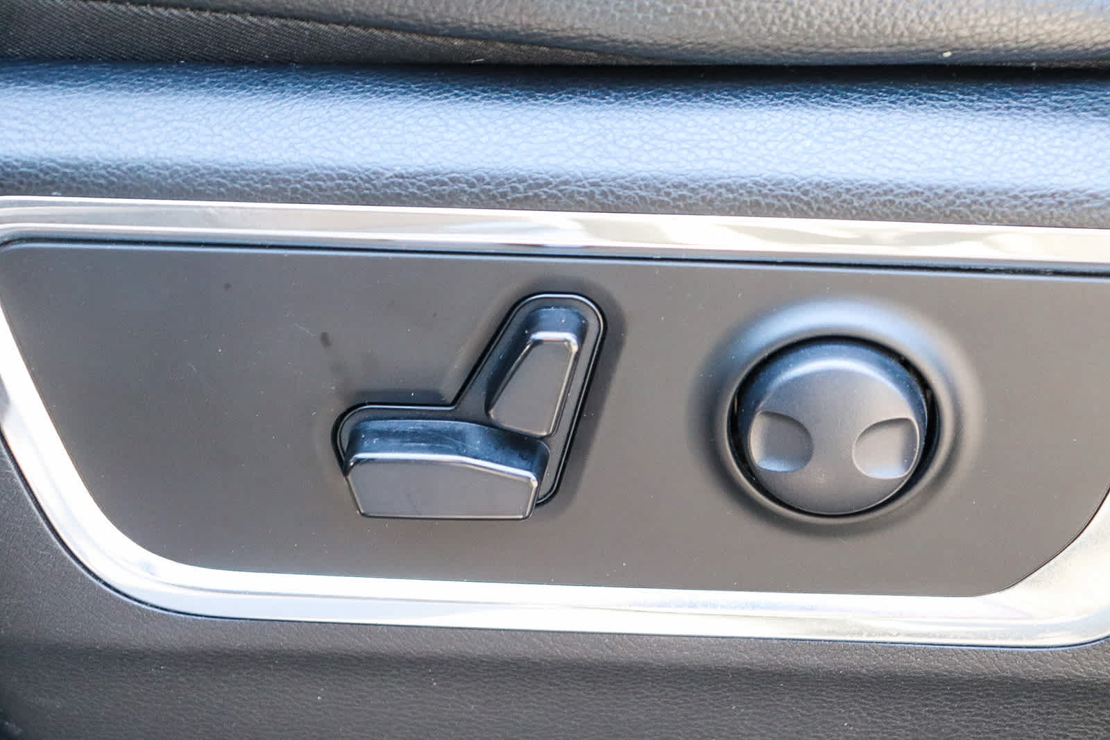 Used 2024 RAM 1500 Laramie AWD/4WD image 22