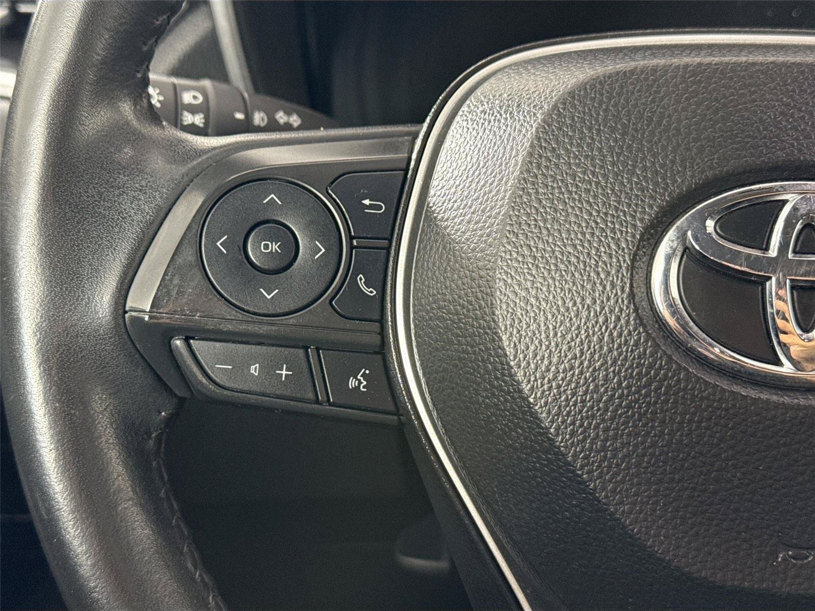 Certified 2025 Toyota Corolla Cross XLE FWD image 18