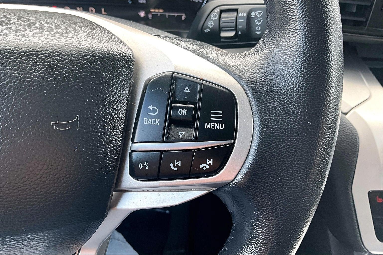 Used 2023 Ford Explorer XLT AWD/4WD image 17
