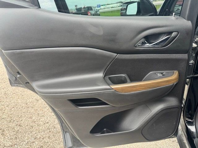 Used 2023 GMC Acadia SLE w/ Driver Convenience Package image 23