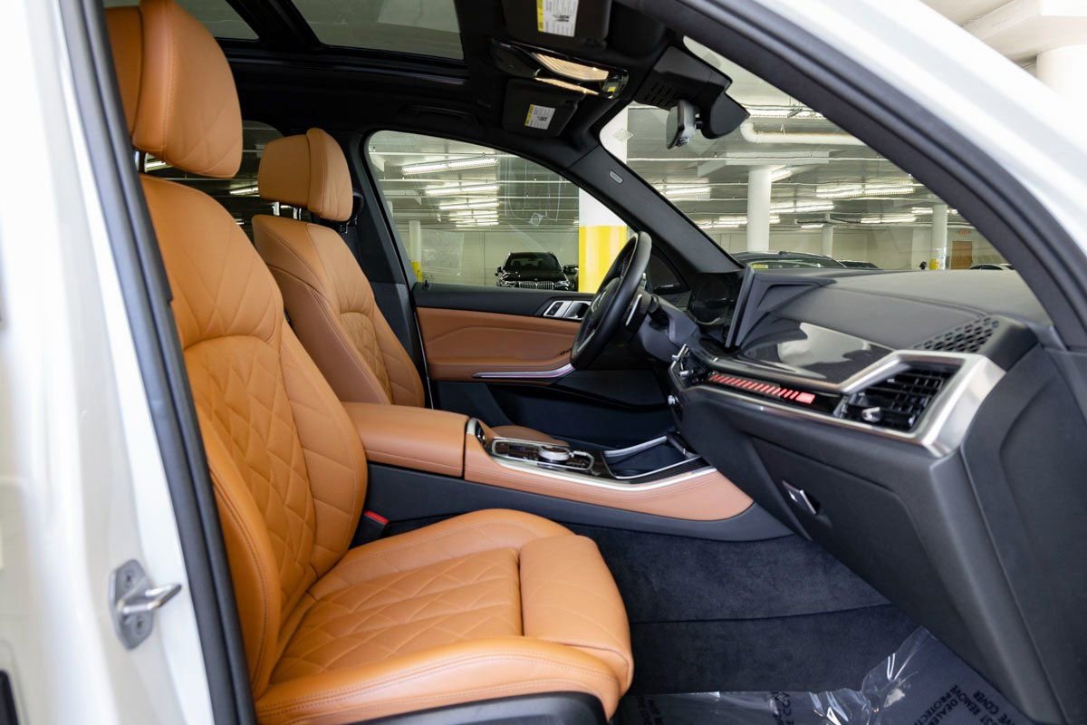 Used 2024 BMW X5 M60i image 32