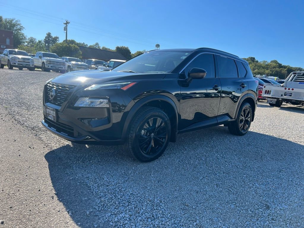 Used 2023 Nissan Rogue SV w/ SV Premium B Package image 4