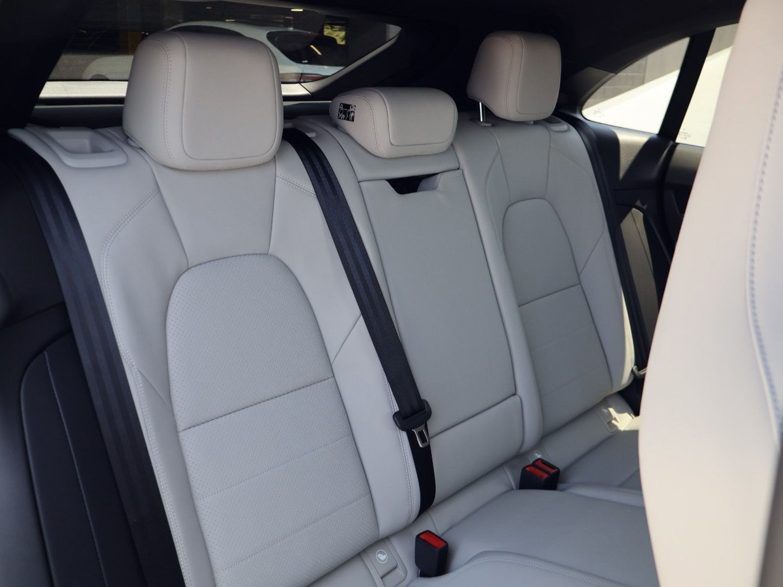 New 2026 Porsche Macan Turbo Electric RWD image 22