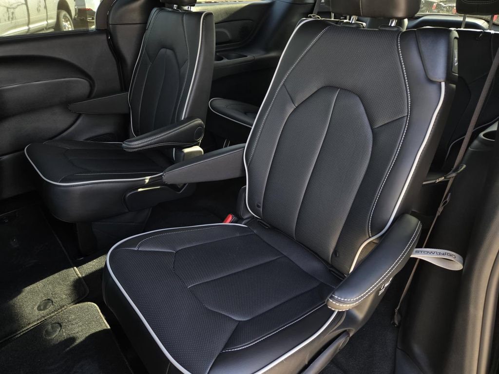 New 2026 Chrysler Pacifica Limited w/ S Appearance Package FWD image 12