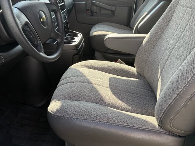 Used 2025 Chevrolet Express 3500 LT w/ LT Preferred Equipment Group RWD image 11