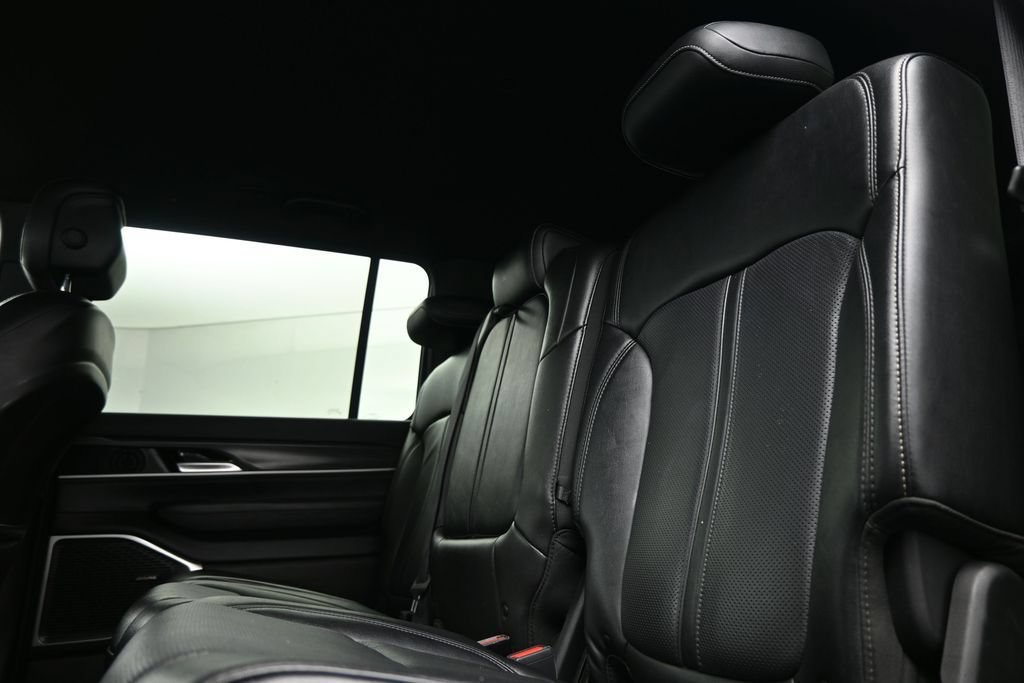 Used 2024 Jeep Wagoneer Series II w/ Flexible Seating Group RWD image 16