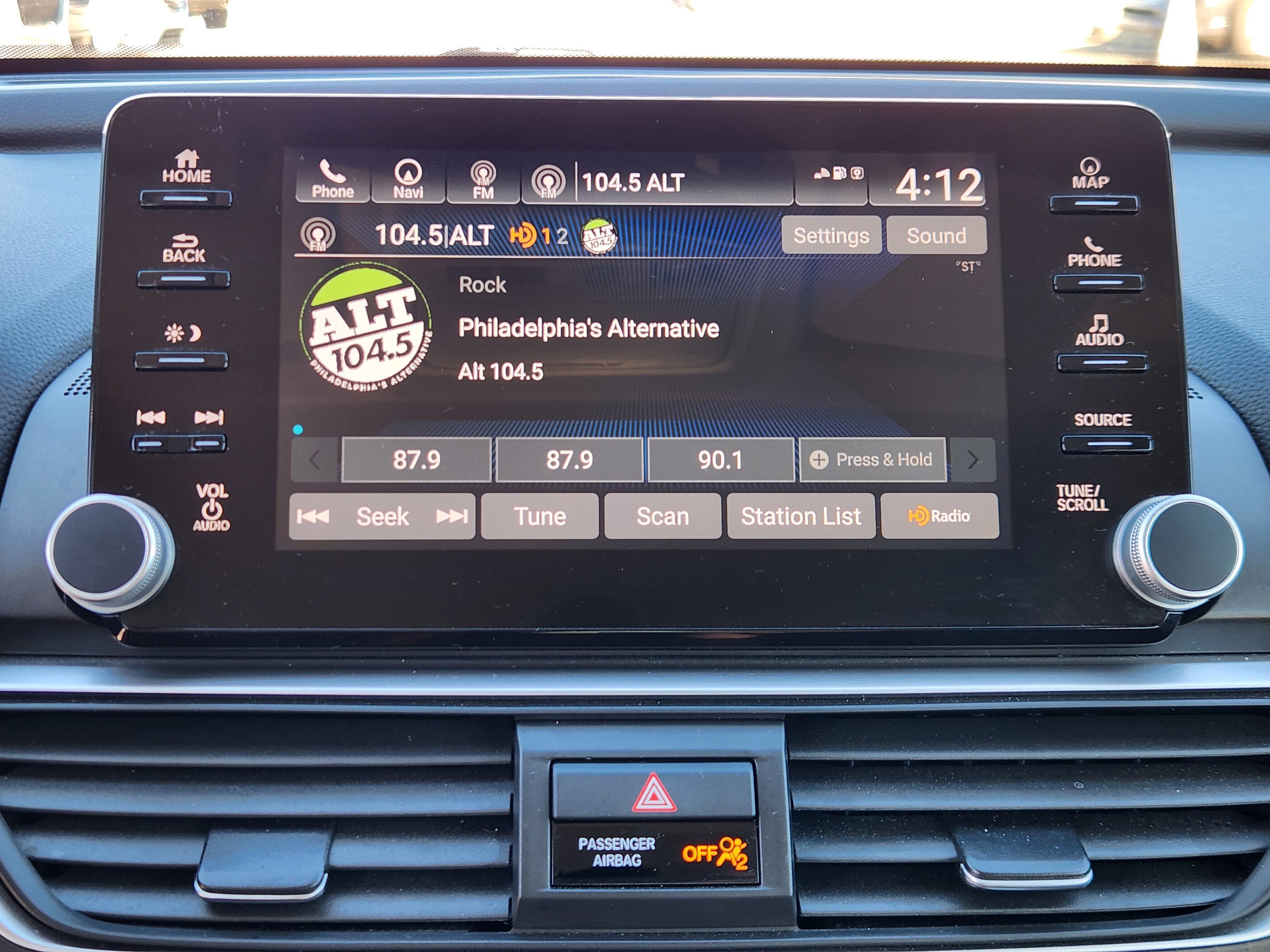 Used 2018 Honda Accord Touring image 11