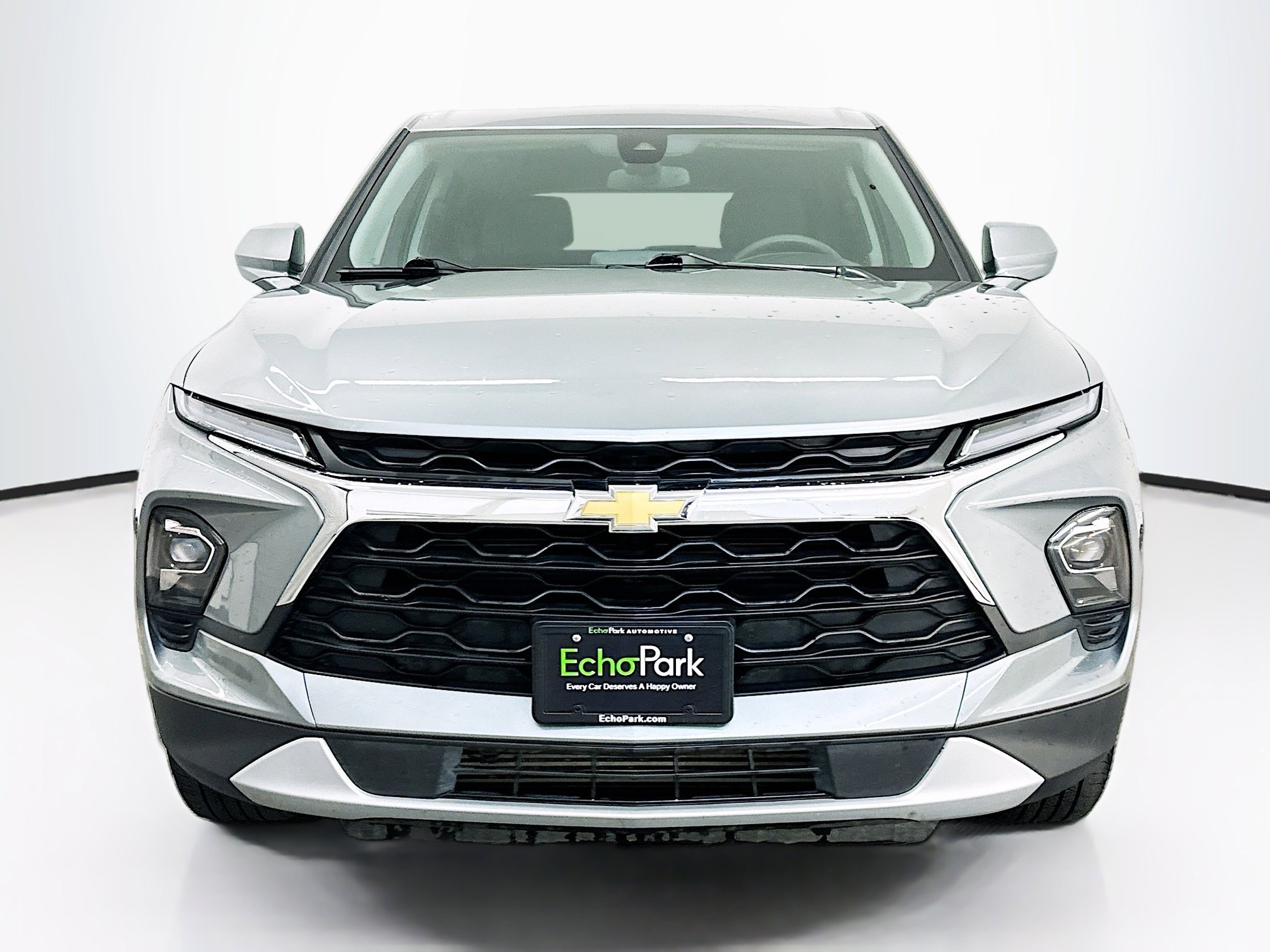 Used 2025 Chevrolet Blazer LT image 2