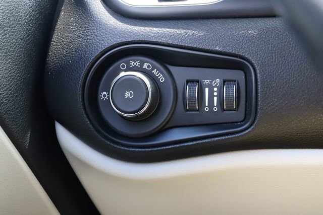 Used 2022 Jeep Renegade Latitude w/ Convenience Group AWD/4WD image 35
