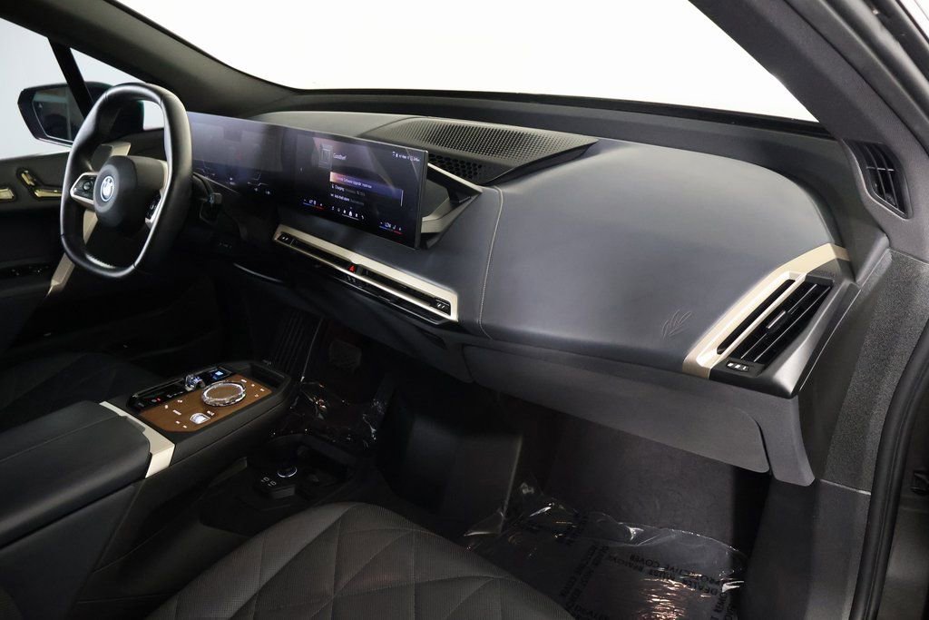 Used 2024 BMW iX xDrive50 w/ Premium Package image 9